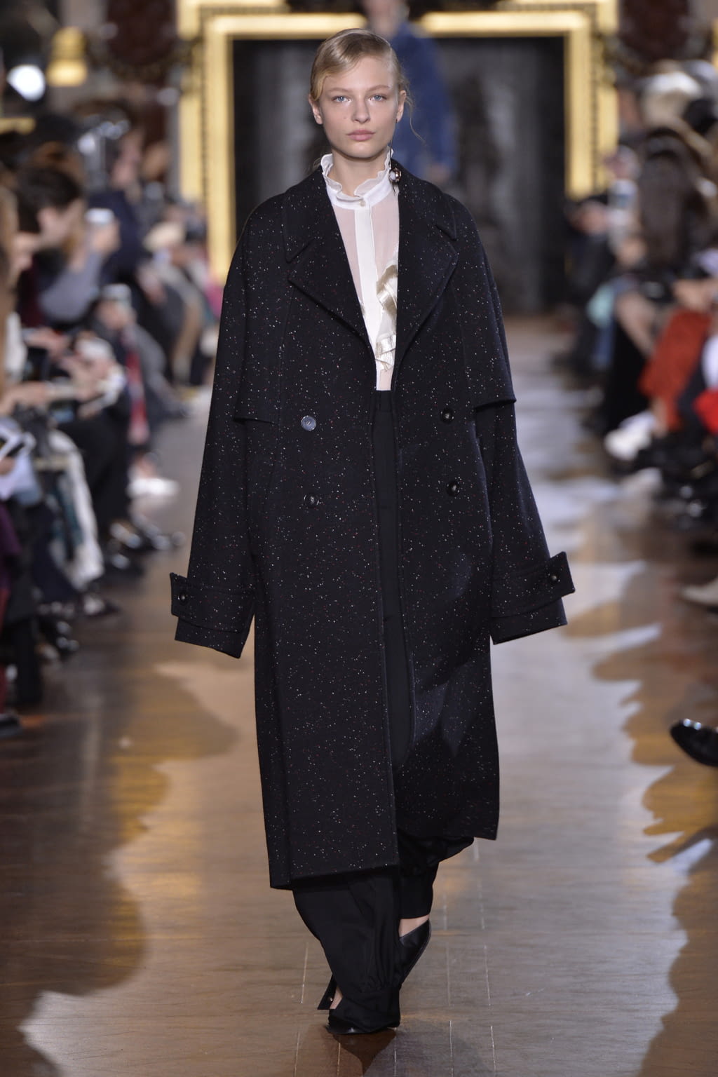 Fashion Week Paris Fall/Winter 2016 look 12 from the Stella McCartney collection womenswear