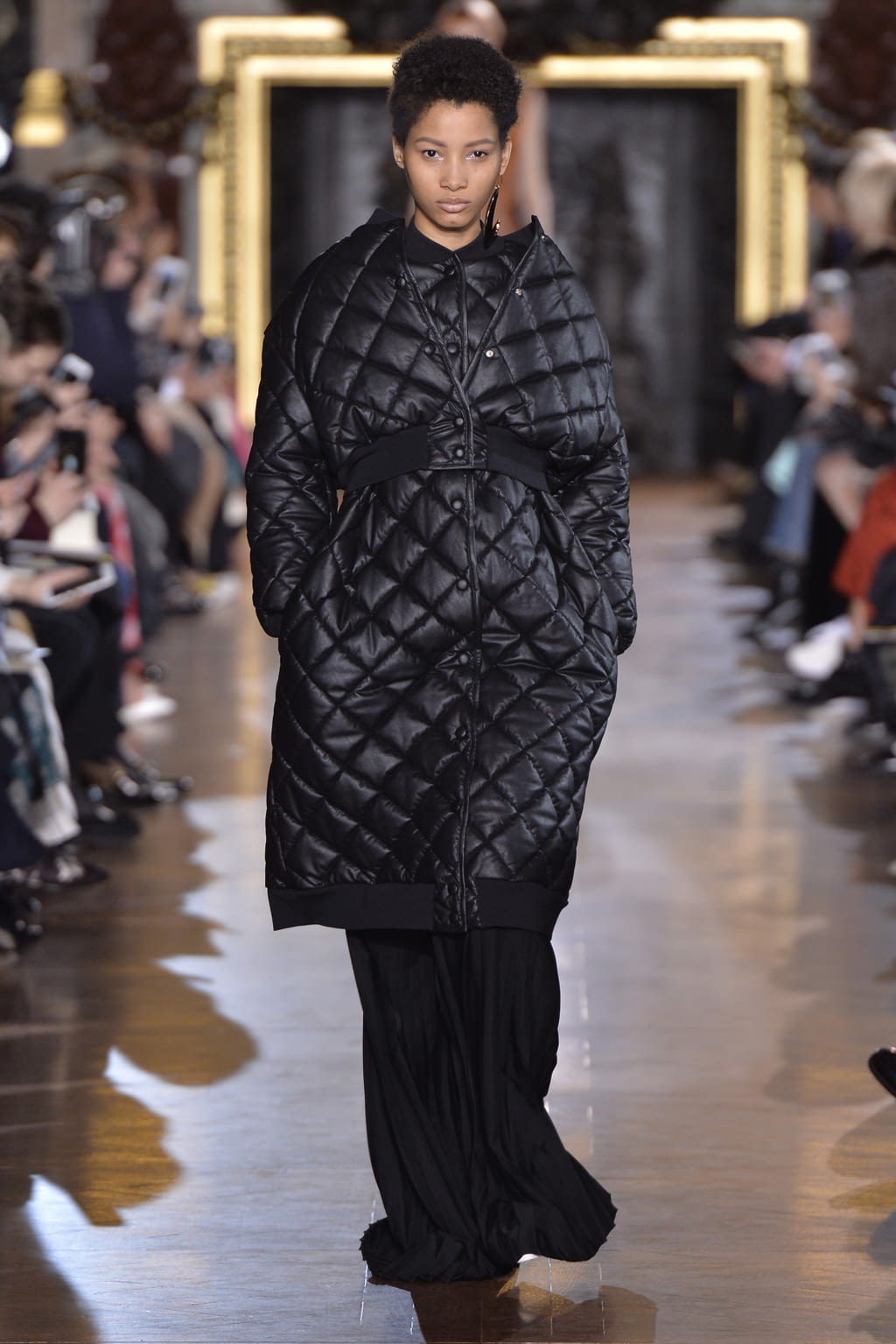 Fashion Week Paris Fall/Winter 2016 look 2 from the Stella McCartney collection womenswear