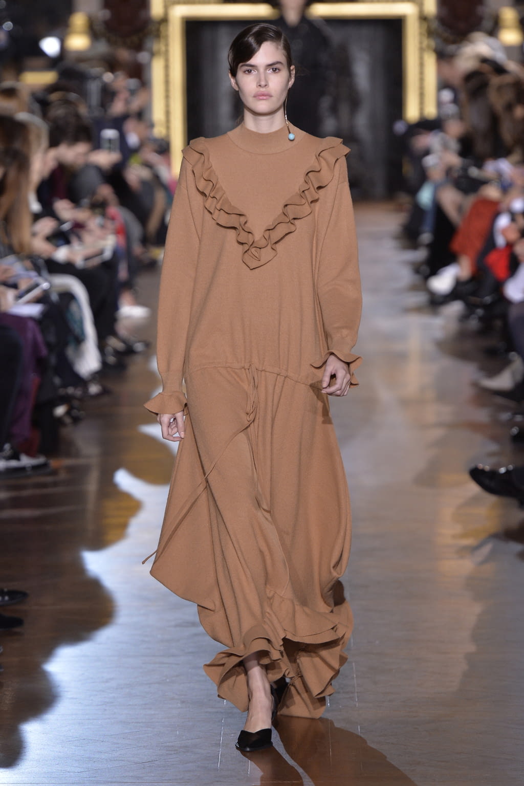 Fashion Week Paris Fall/Winter 2016 look 20 from the Stella McCartney collection womenswear