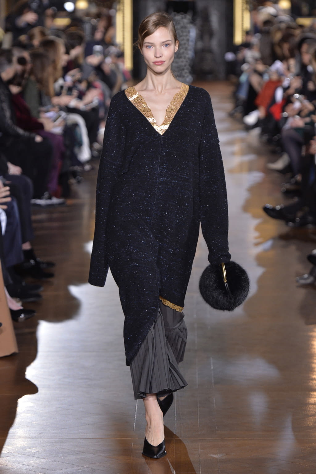 Fashion Week Paris Fall/Winter 2016 look 25 from the Stella McCartney collection womenswear