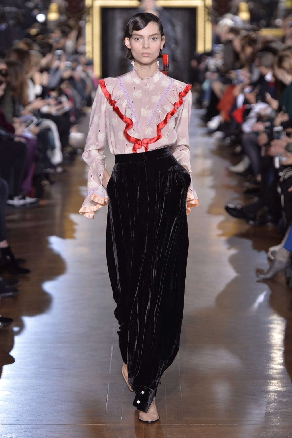 Fashion Week Paris Fall/Winter 2016 look 31 from the Stella McCartney collection womenswear