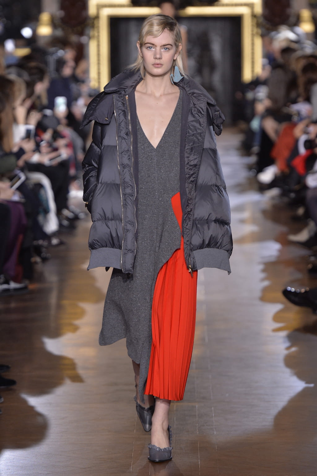 Fashion Week Paris Fall/Winter 2016 look 32 from the Stella McCartney collection womenswear