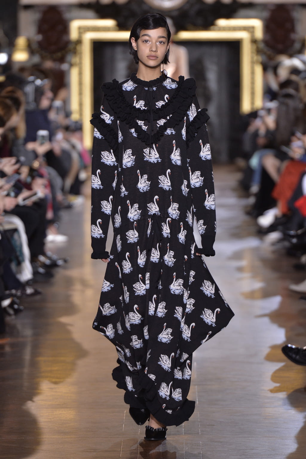 Fashion Week Paris Fall/Winter 2016 look 36 from the Stella McCartney collection womenswear