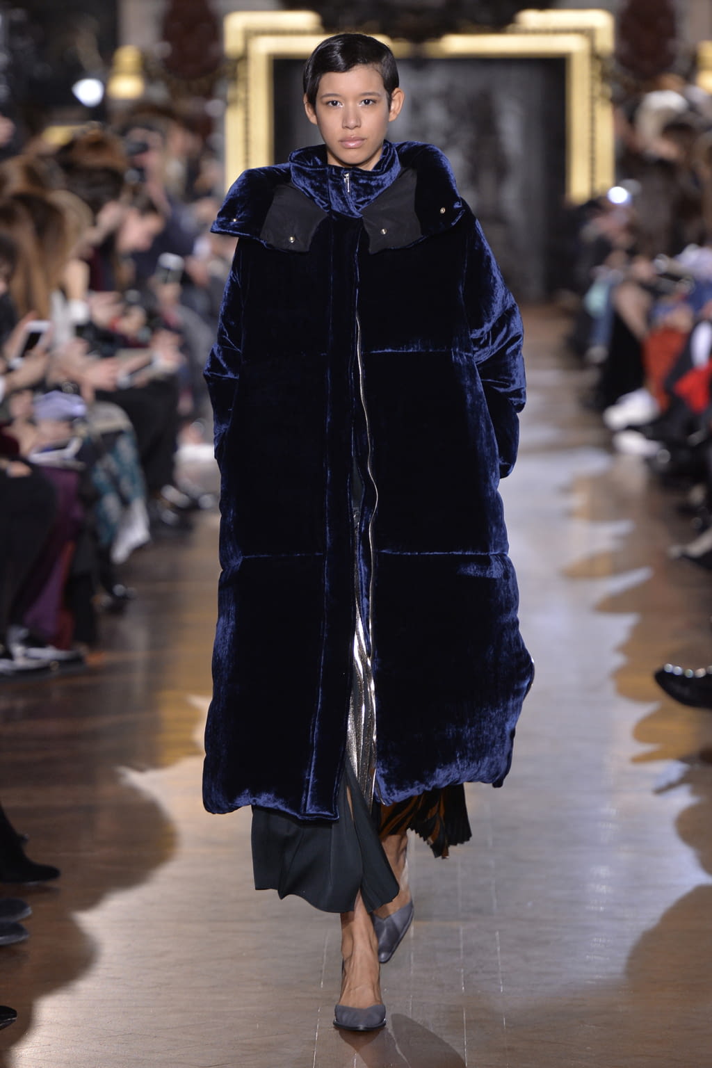 Fashion Week Paris Fall/Winter 2016 look 40 from the Stella McCartney collection womenswear
