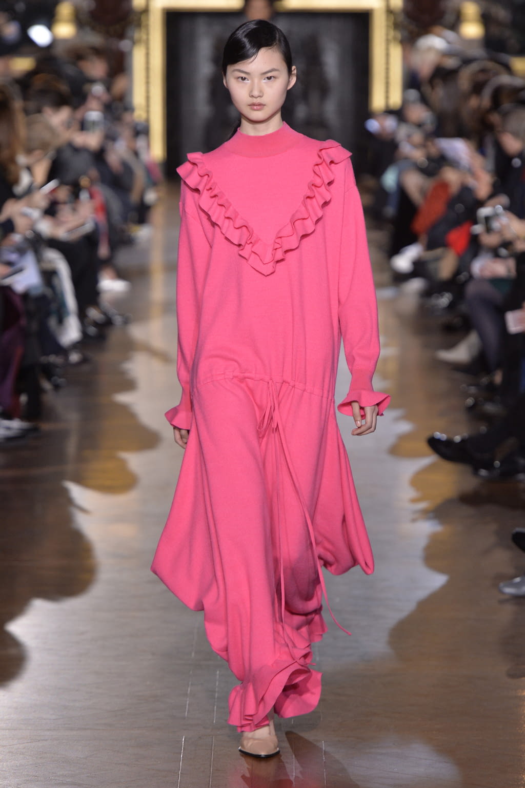 Fashion Week Paris Fall/Winter 2016 look 6 from the Stella McCartney collection womenswear