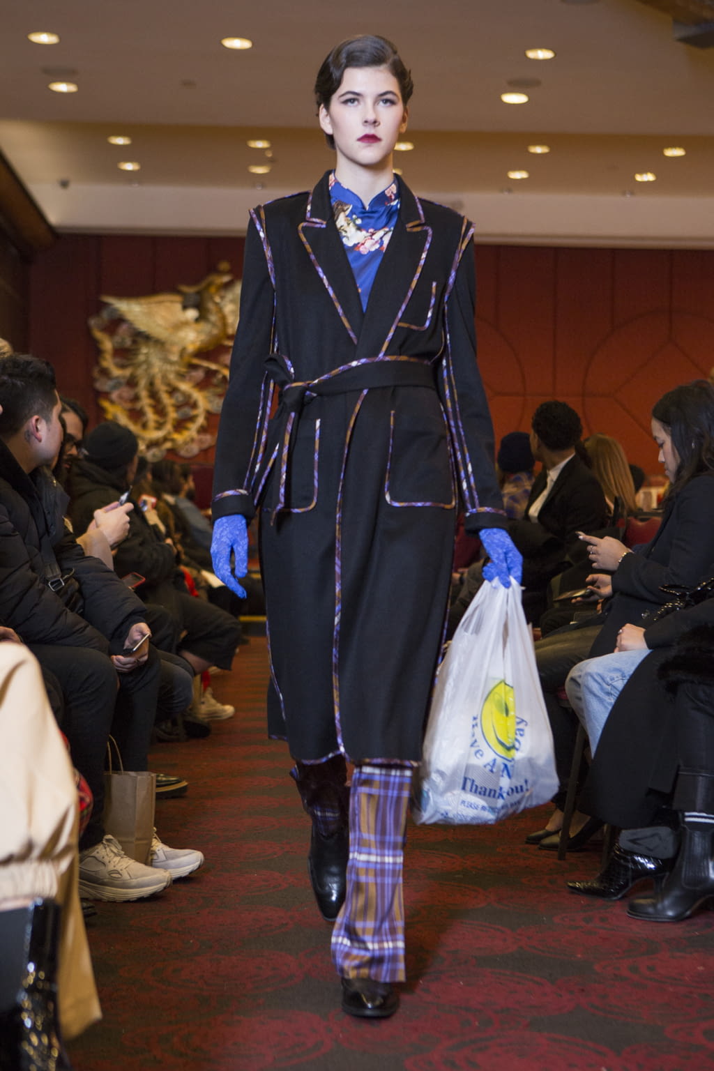 Fashion Week New York Fall/Winter 2018 look 23 from the SNOW XUE GAO collection 女装