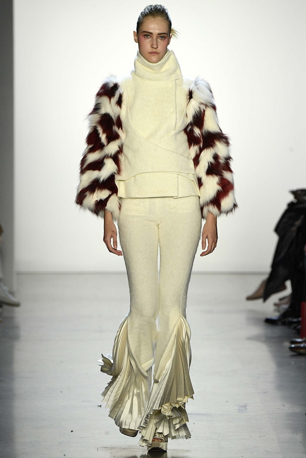 Fashion Week New York Fall/Winter 2018 look 39 from the Son Jung Wan collection 女装