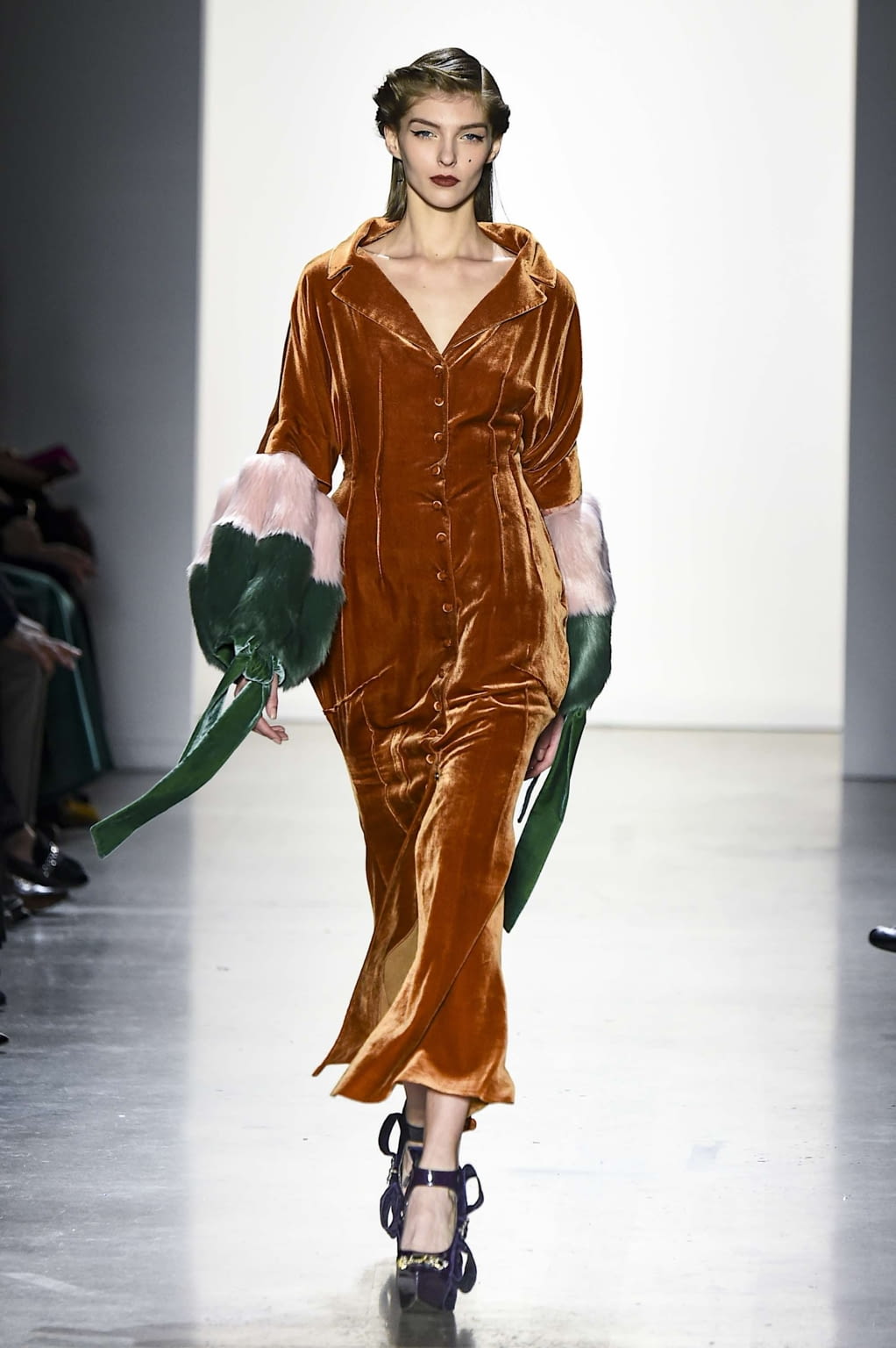 Fashion Week New York Fall/Winter 2019 look 1 de la collection Son Jung Wan womenswear