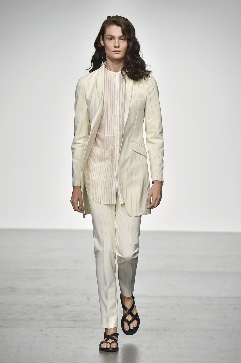 Fashion Week London Spring/Summer 2018 look 11 from the Songzio collection 男装