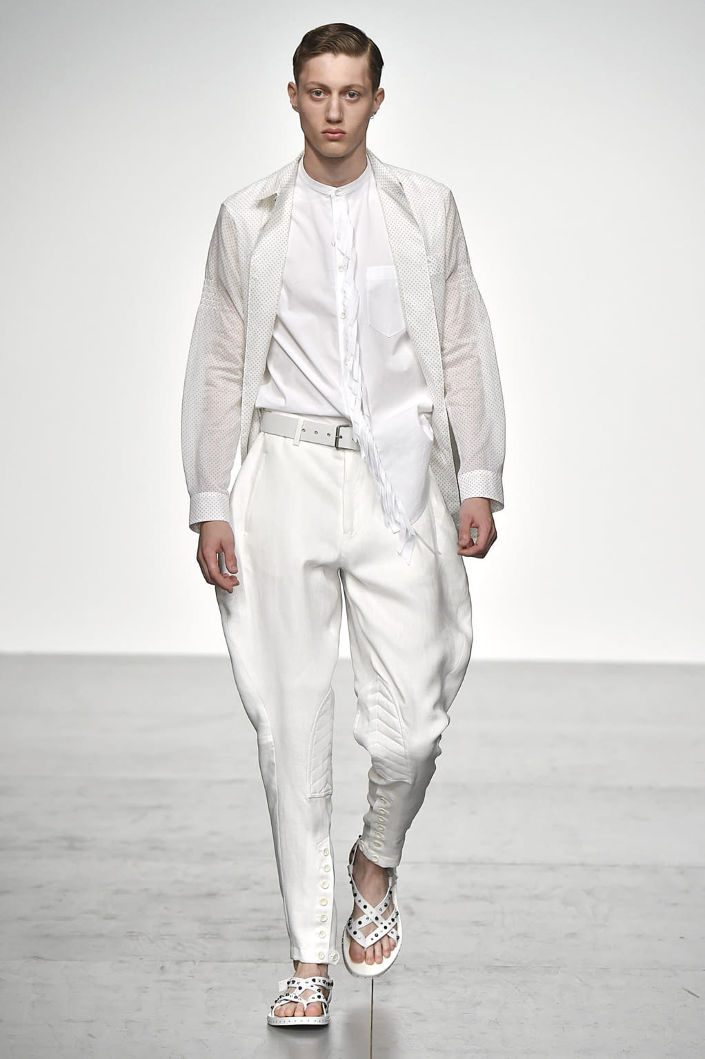 Fashion Week London Spring/Summer 2018 look 12 from the Songzio collection menswear