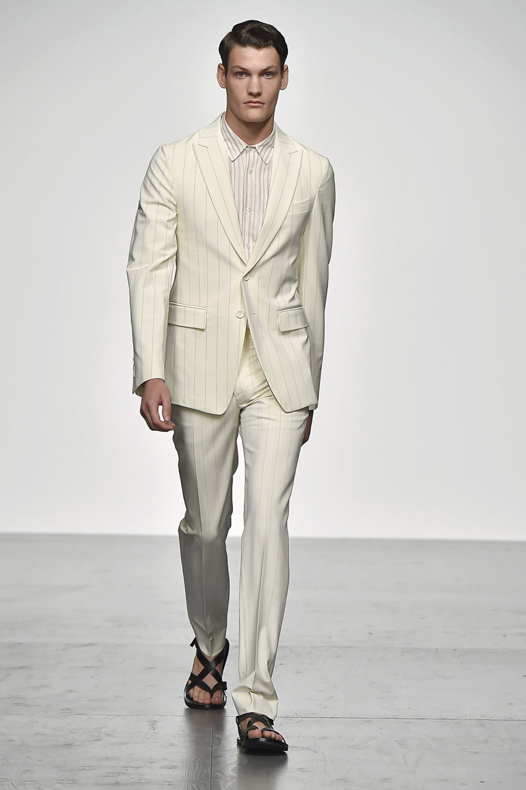Fashion Week London Spring/Summer 2018 look 13 from the Songzio collection menswear