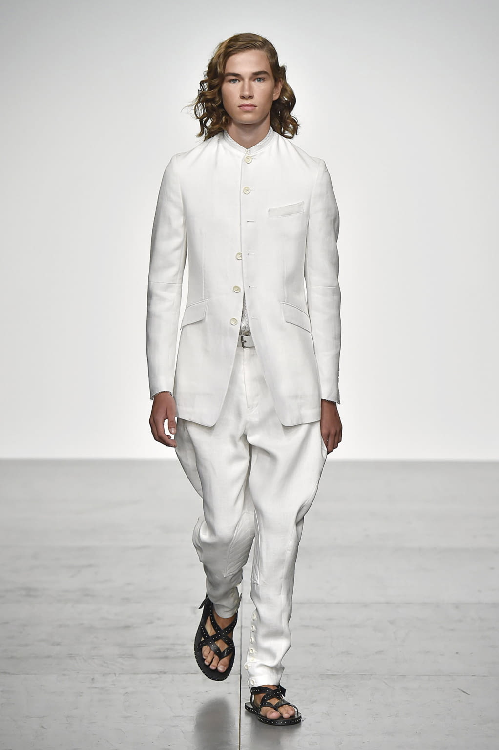 Fashion Week London Spring/Summer 2018 look 15 from the Songzio collection menswear