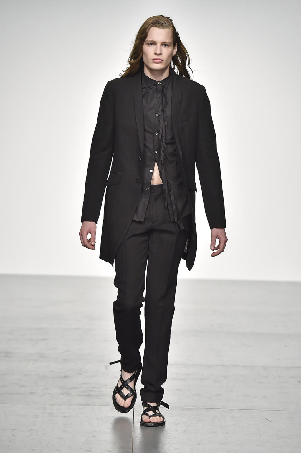 Fashion Week London Spring/Summer 2018 look 25 from the Songzio collection 男装