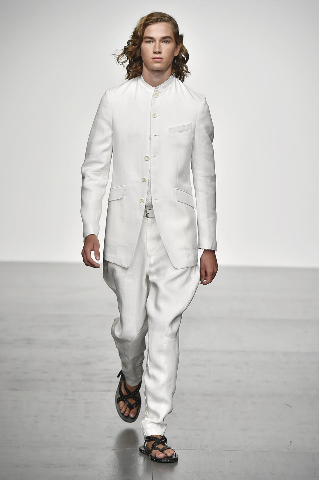 Fashion Week London Spring/Summer 2018 look 28 from the Songzio collection 男装