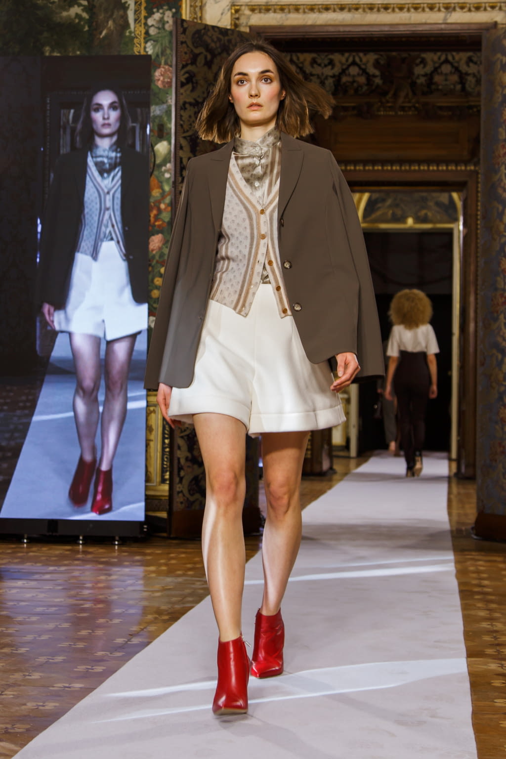 Fashion Week Milan Fall/Winter 2022 look 10 de la collection Sophia Nubes womenswear