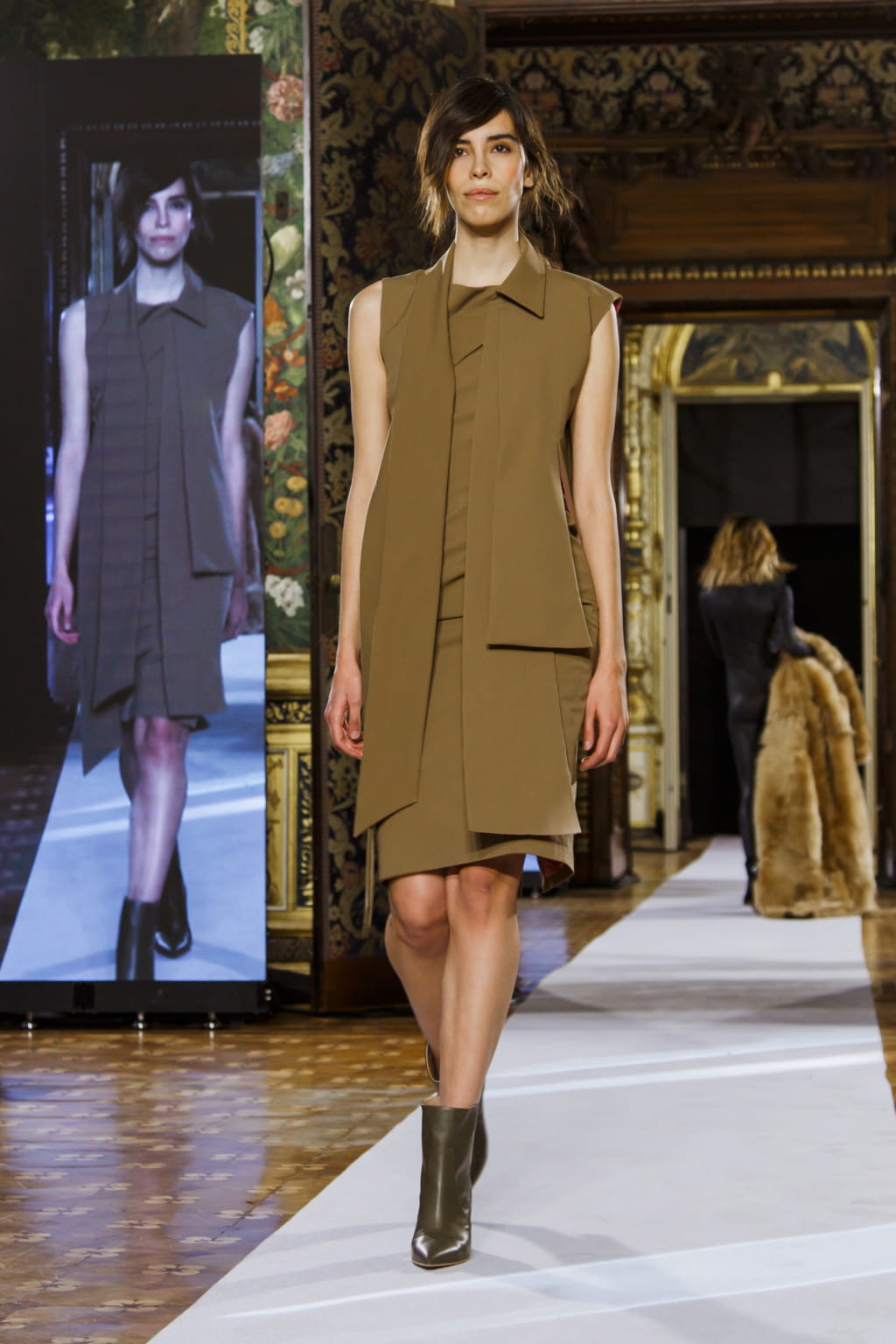 Fashion Week Milan Fall/Winter 2022 look 15 de la collection Sophia Nubes womenswear