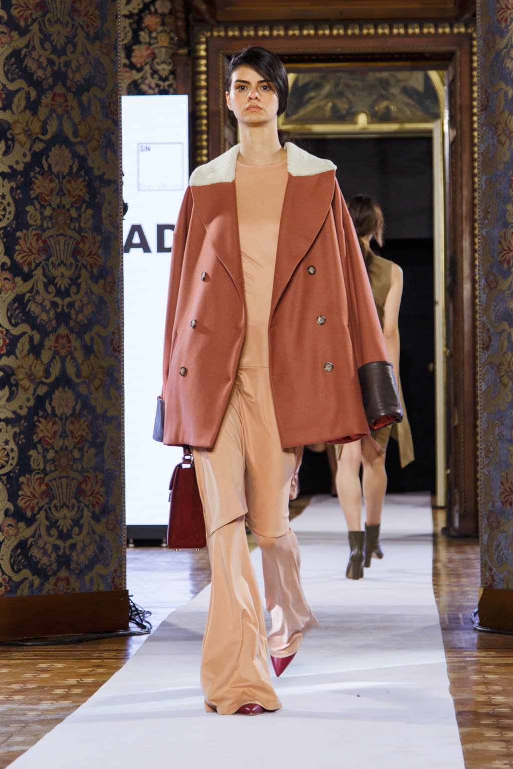Fashion Week Milan Fall/Winter 2022 look 16 de la collection Sophia Nubes womenswear