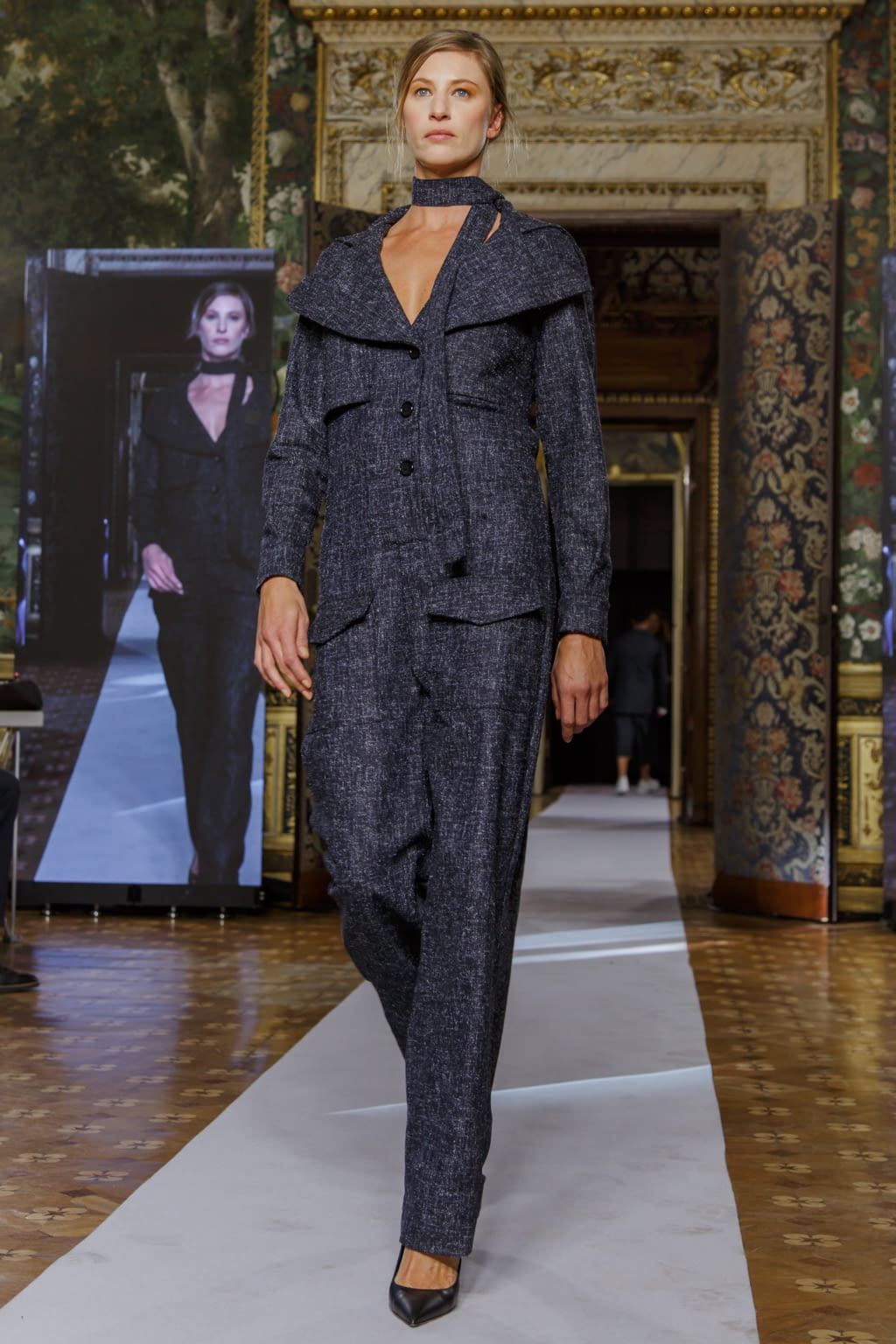 Fashion Week Milan Fall/Winter 2022 look 22 from the Sophia Nubes collection 女装