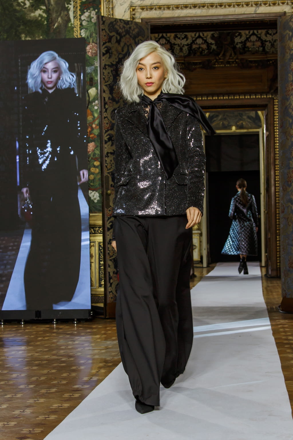 Fashion Week Milan Fall/Winter 2022 look 28 de la collection Sophia Nubes womenswear