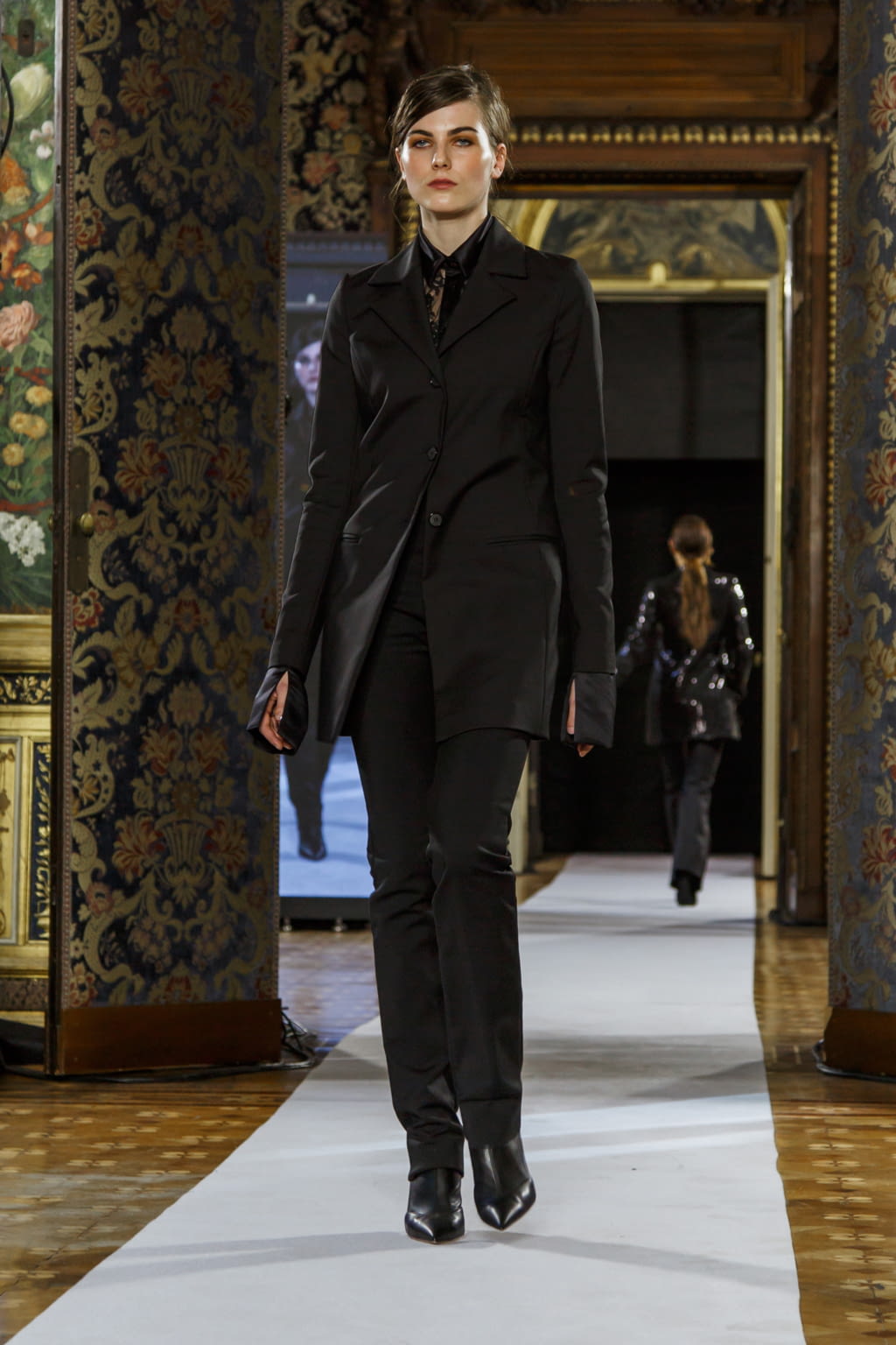 Fashion Week Milan Fall/Winter 2022 look 32 from the Sophia Nubes collection womenswear