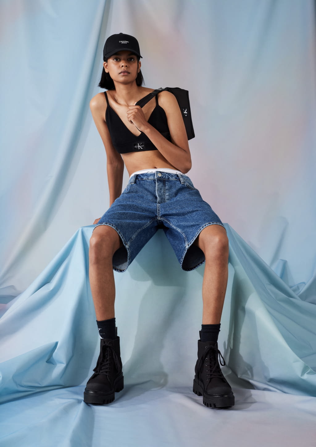 Fashion Week New York Spring/Summer 2022 look 4 from the Calvin Klein Jeans collection womenswear