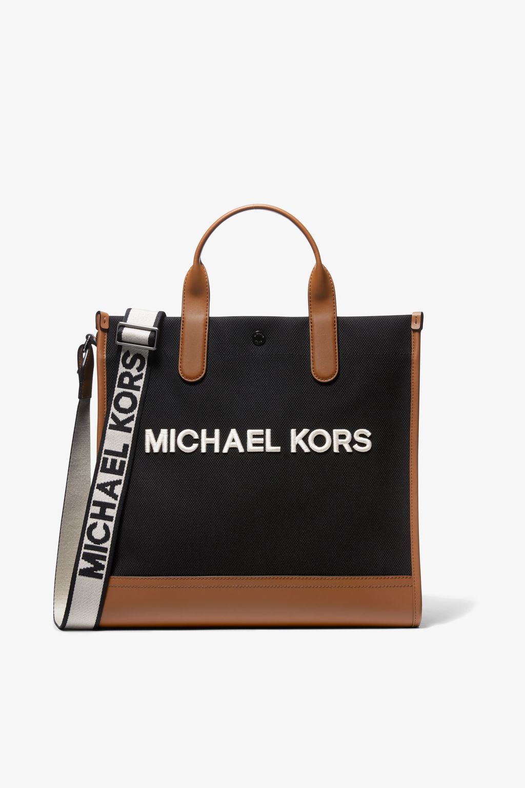 Fashion Week New York Spring/Summer 2024 look 14 de la collection Michael Kors Men menswear accessories