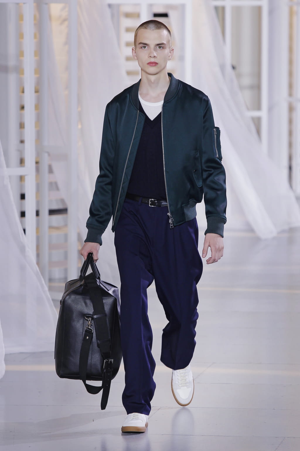 Fashion Week Paris Spring/Summer 2017 look 21 from the Ami collection 男装