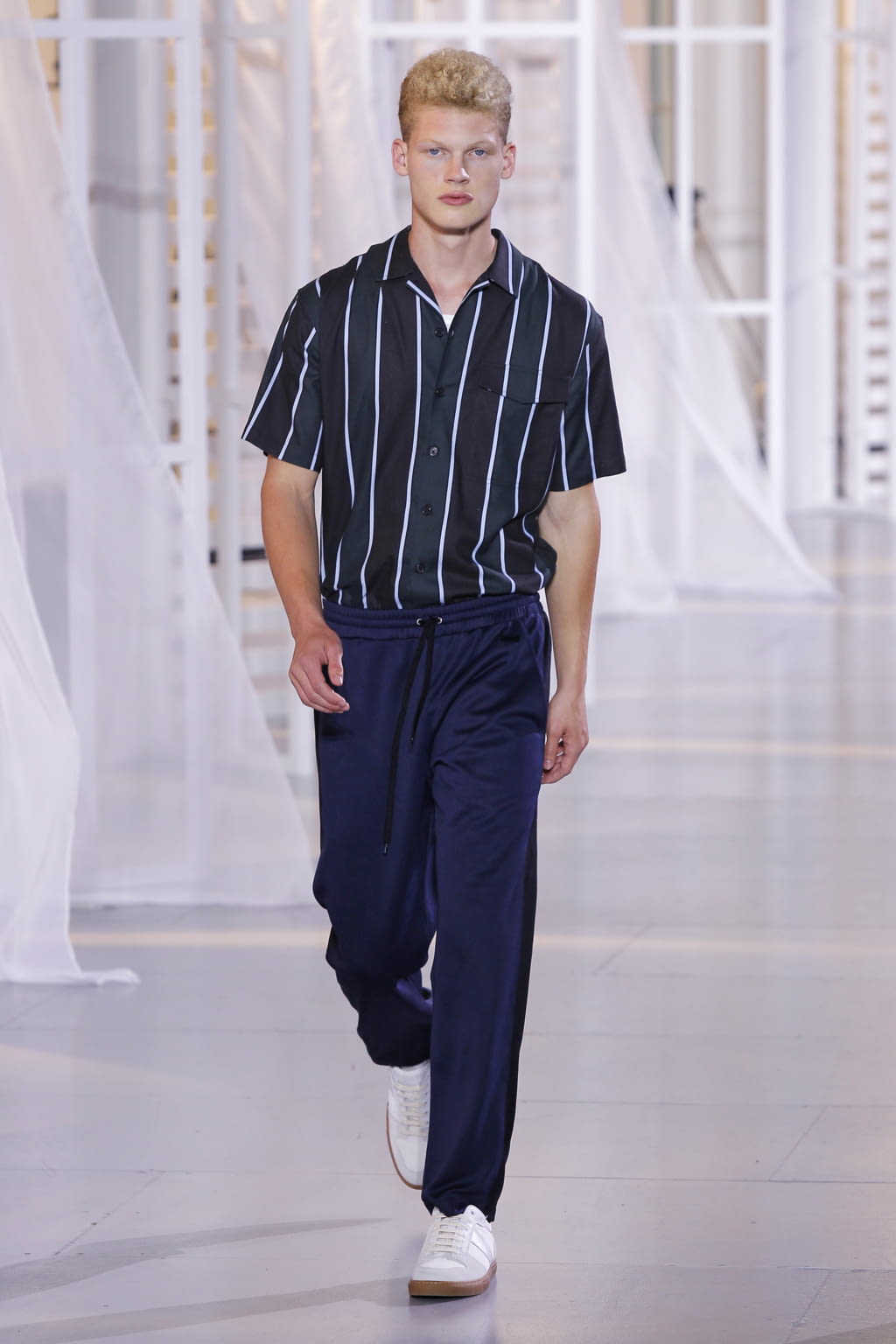 Fashion Week Paris Spring/Summer 2017 look 22 from the Ami collection menswear