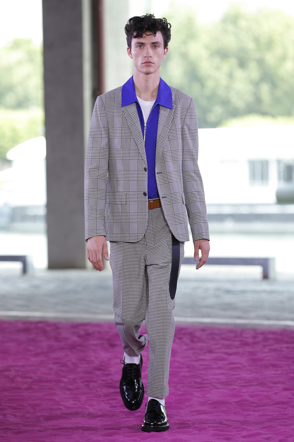 Fashion Week Paris Spring/Summer 2018 look 34 from the Ami collection 男装