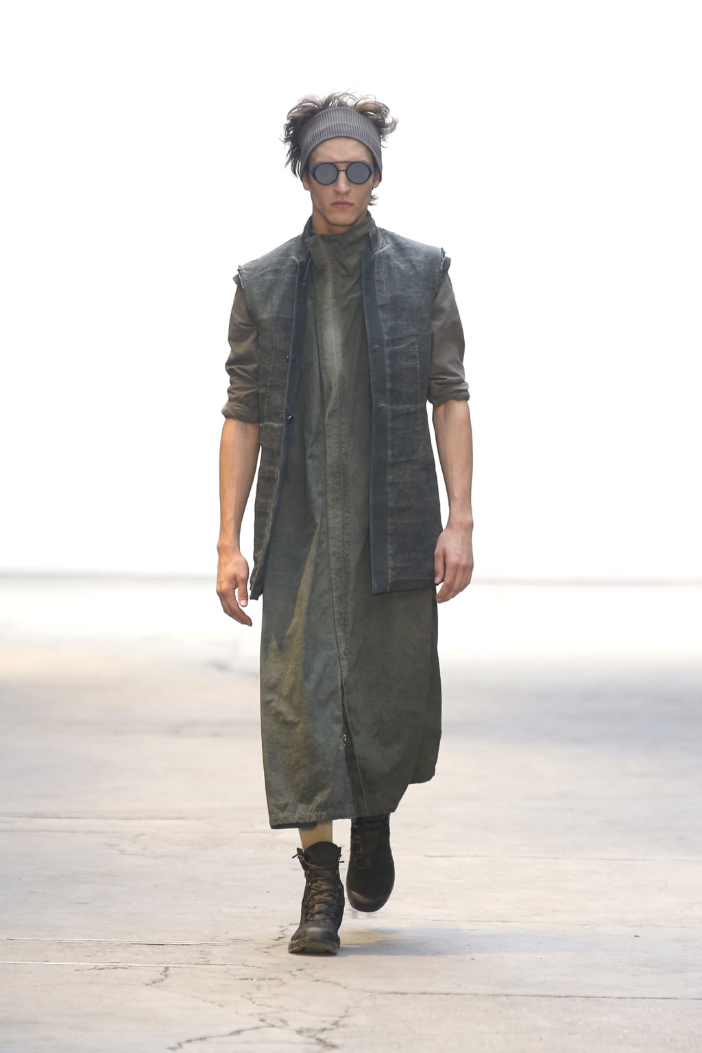 Fashion Week Paris Spring/Summer 2018 look 15 from the Boris Bidjan Saberi collection 男装