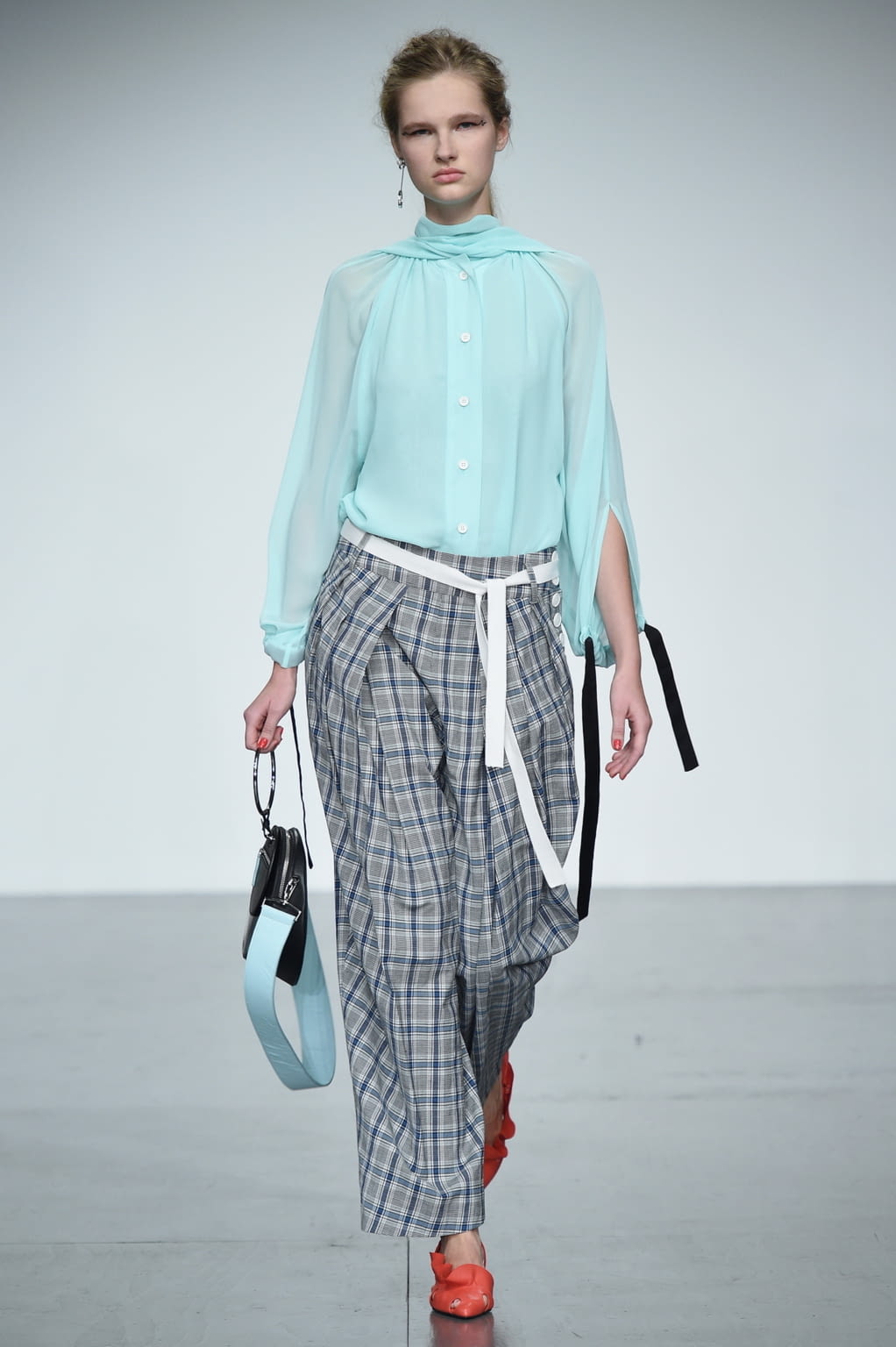 Fashion Week London Spring/Summer 2018 look 10 de la collection Eudon Choi womenswear
