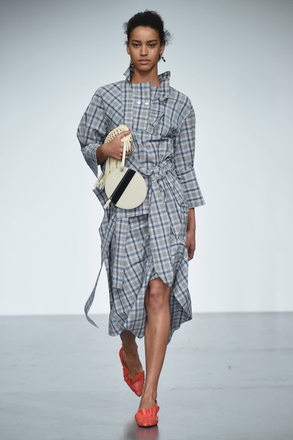 Fashion Week London Spring/Summer 2018 look 12 from the Eudon Choi collection womenswear