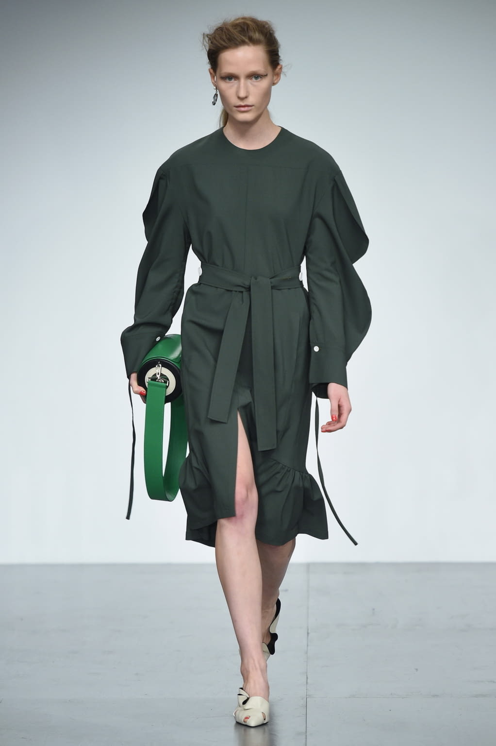 Fashion Week London Spring/Summer 2018 look 14 from the Eudon Choi collection womenswear