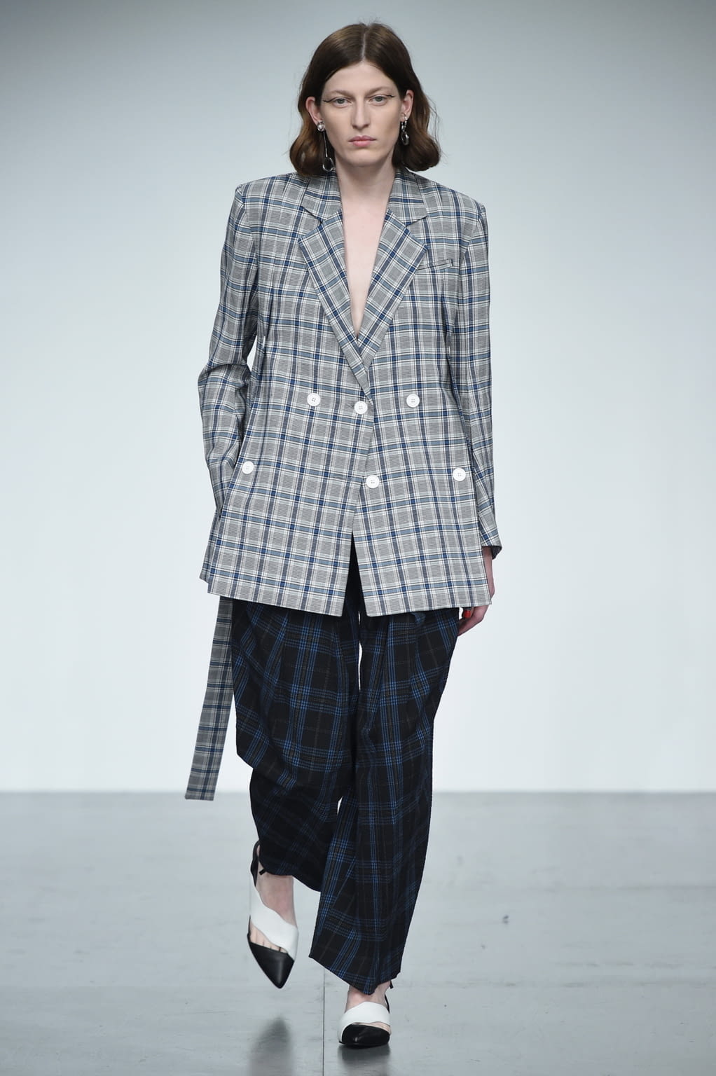 Fashion Week London Spring/Summer 2018 look 7 de la collection Eudon Choi womenswear