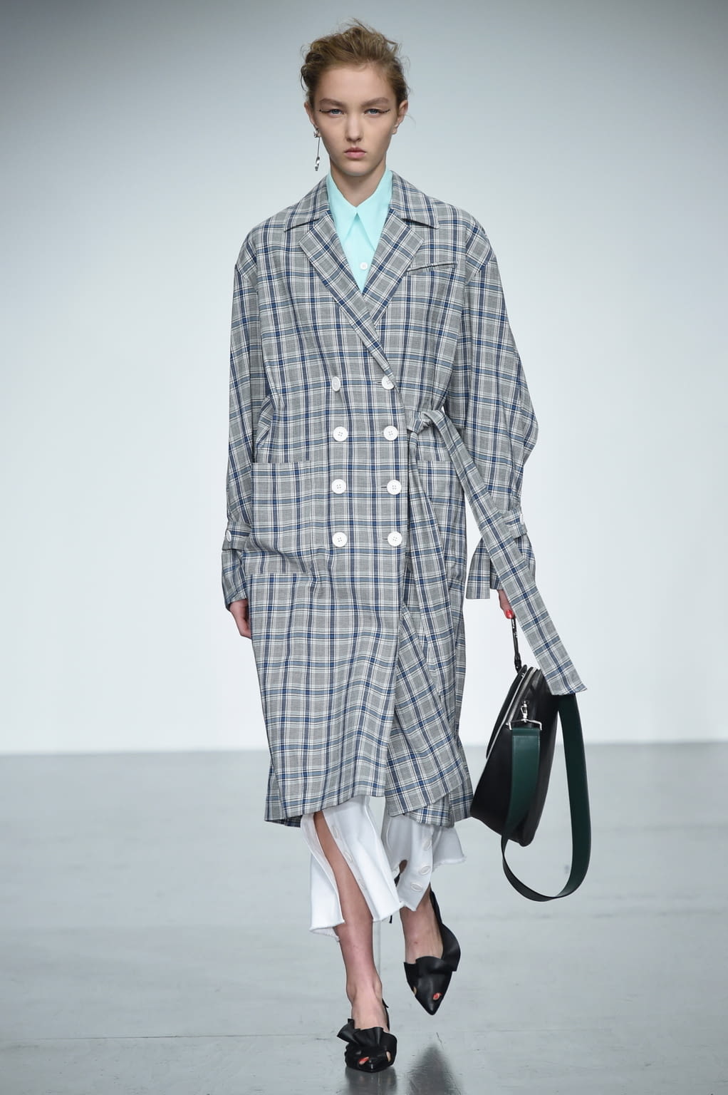 Fashion Week London Spring/Summer 2018 look 8 from the Eudon Choi collection 女装
