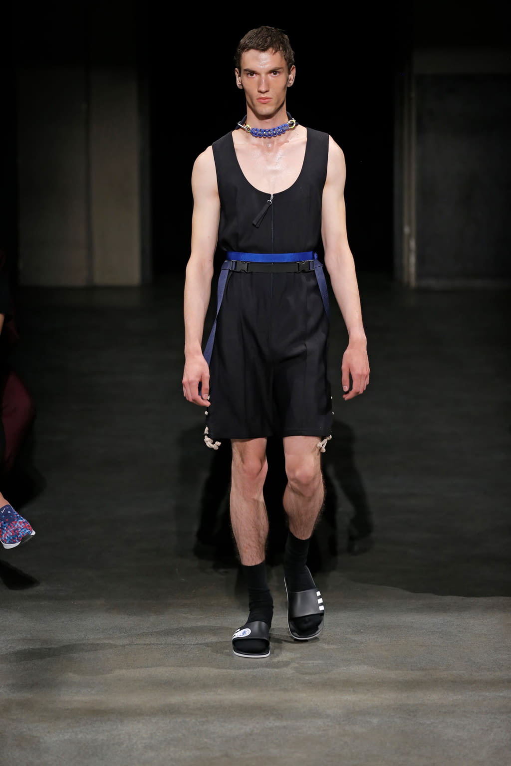 Fashion Week Paris Spring/Summer 2018 look 2 from the 22/4 Hommes collection 男装