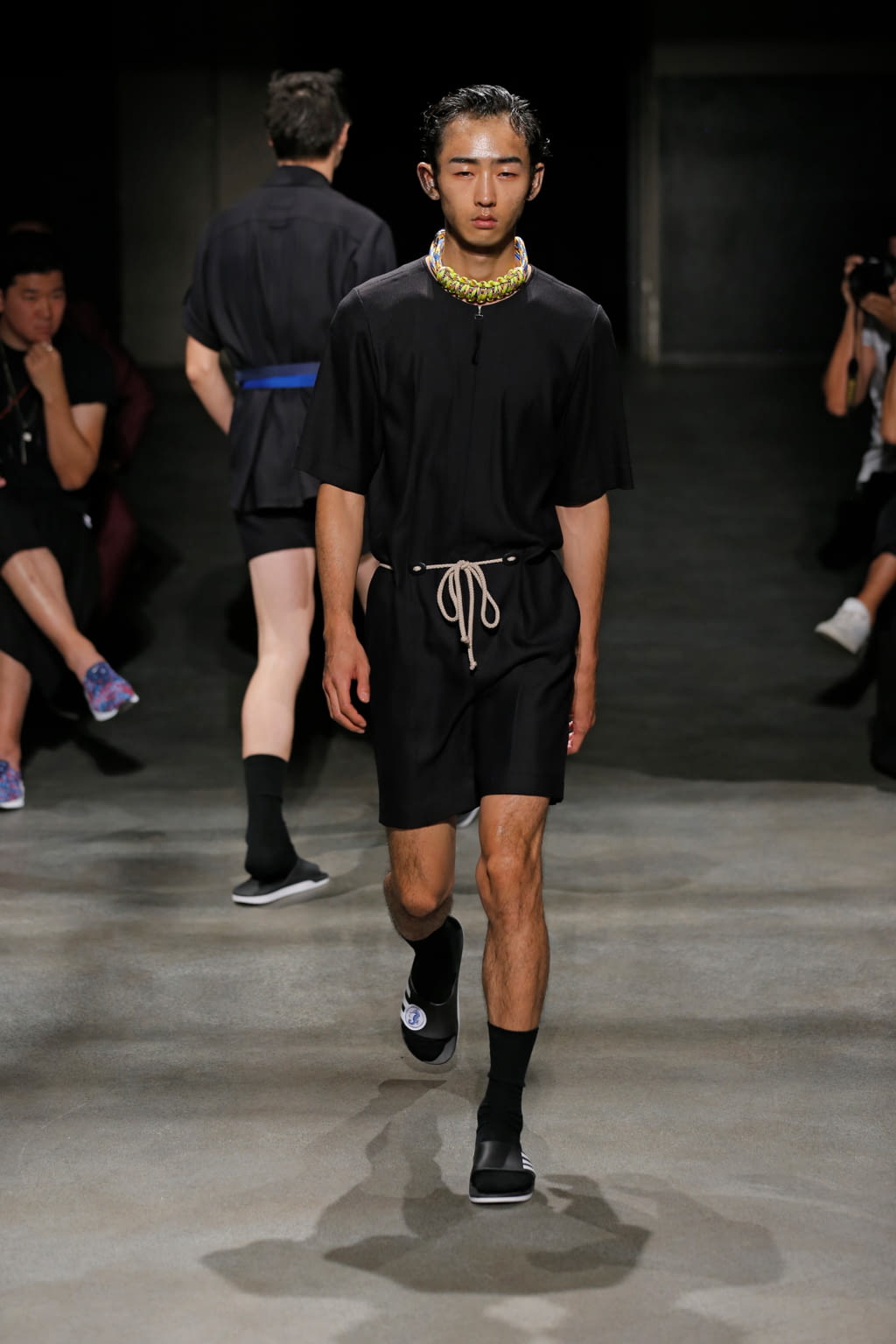 Fashion Week Paris Spring/Summer 2018 look 4 from the 22/4 Hommes collection 男装