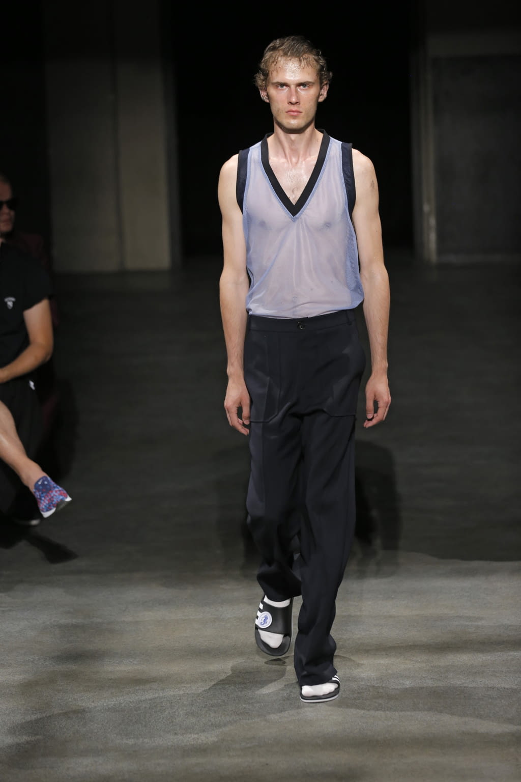 Fashion Week Paris Spring/Summer 2018 look 18 from the 22/4 Hommes collection 男装