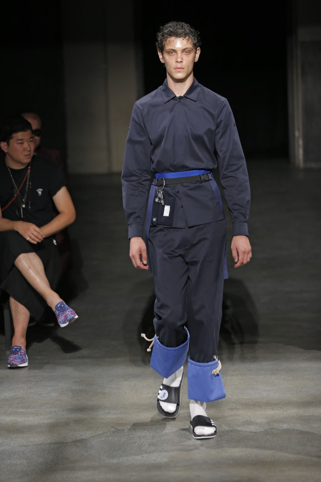 Fashion Week Paris Spring/Summer 2018 look 19 from the 22/4 Hommes collection 男装