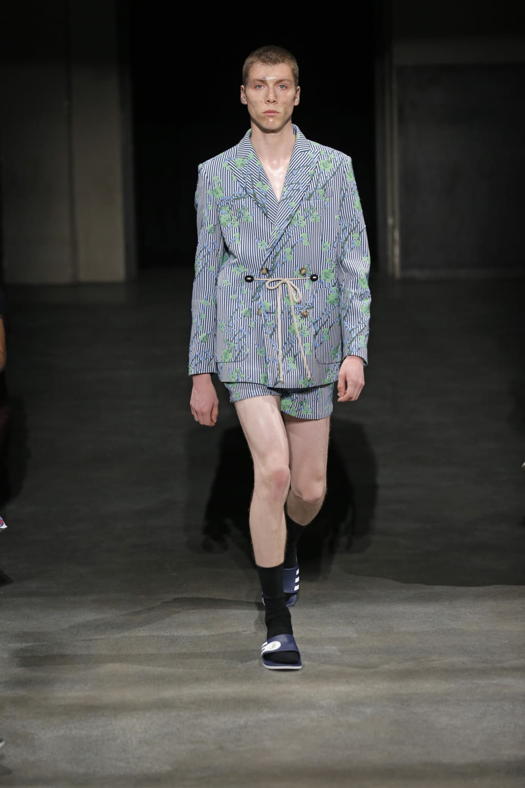 Fashion Week Paris Spring/Summer 2018 look 25 from the 22/4 Hommes collection menswear