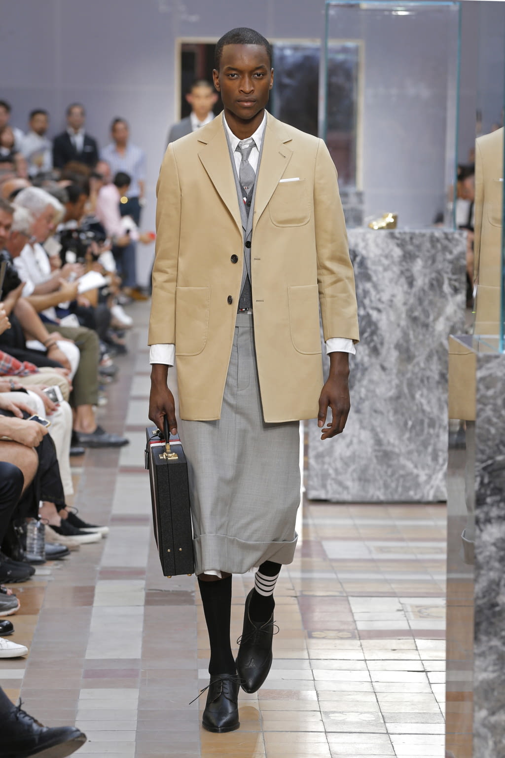 Fashion Week Paris Spring/Summer 2018 look 1 from the Thom Browne collection 男装