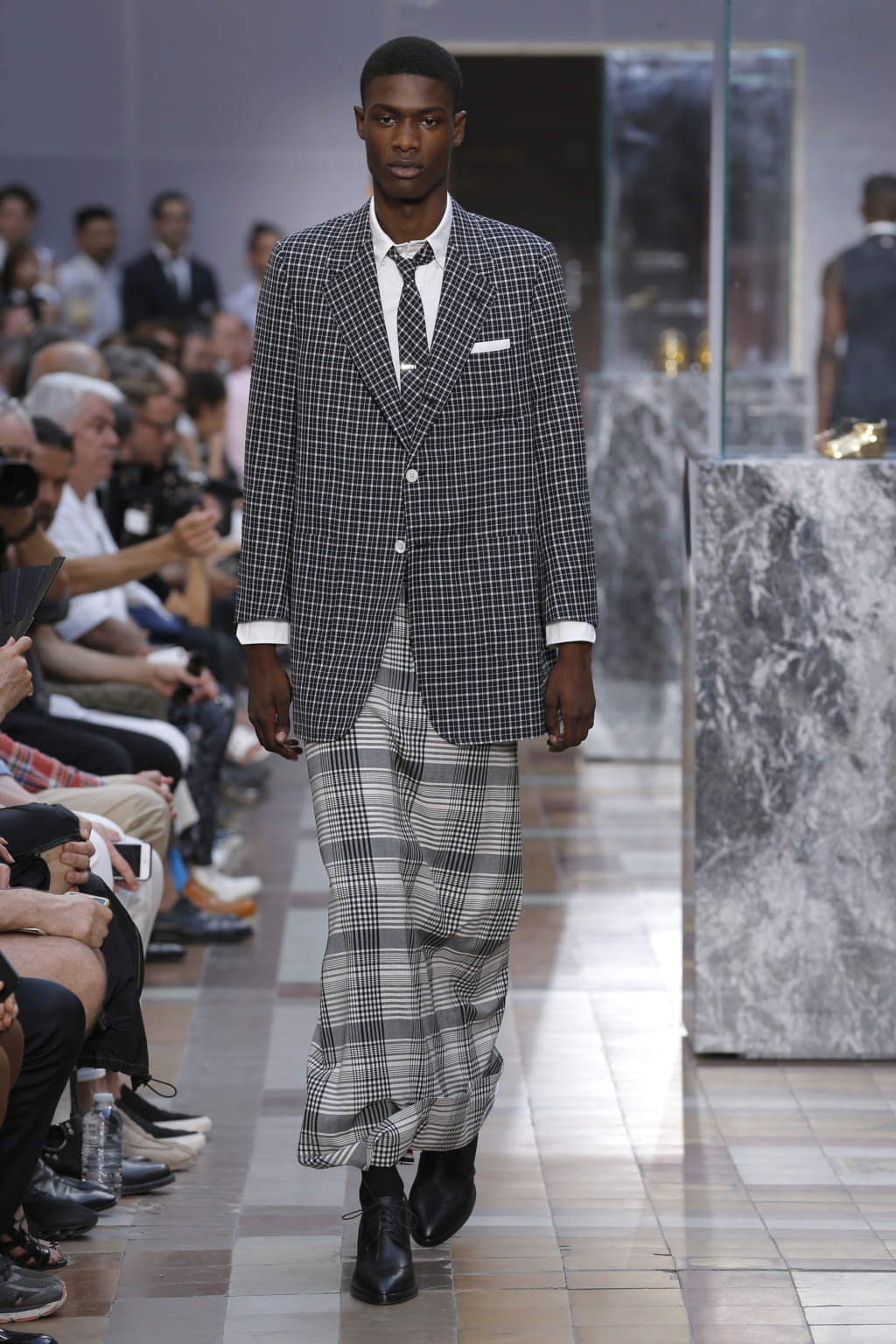 Fashion Week Paris Spring/Summer 2018 look 17 from the Thom Browne collection menswear