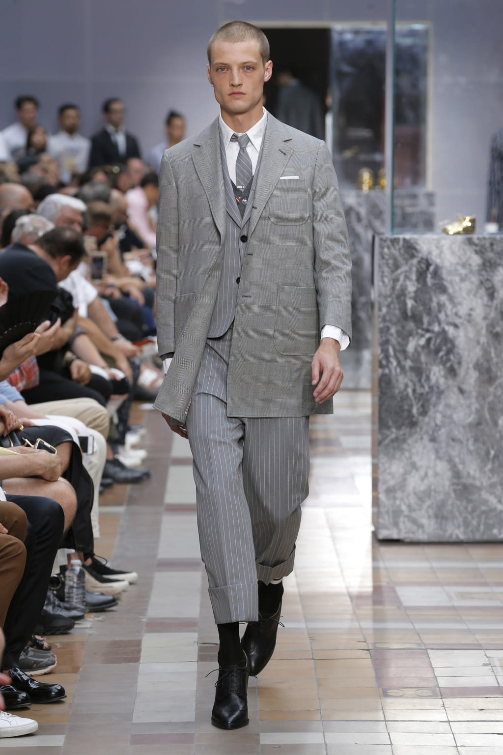 Fashion Week Paris Spring/Summer 2018 look 42 from the Thom Browne collection menswear