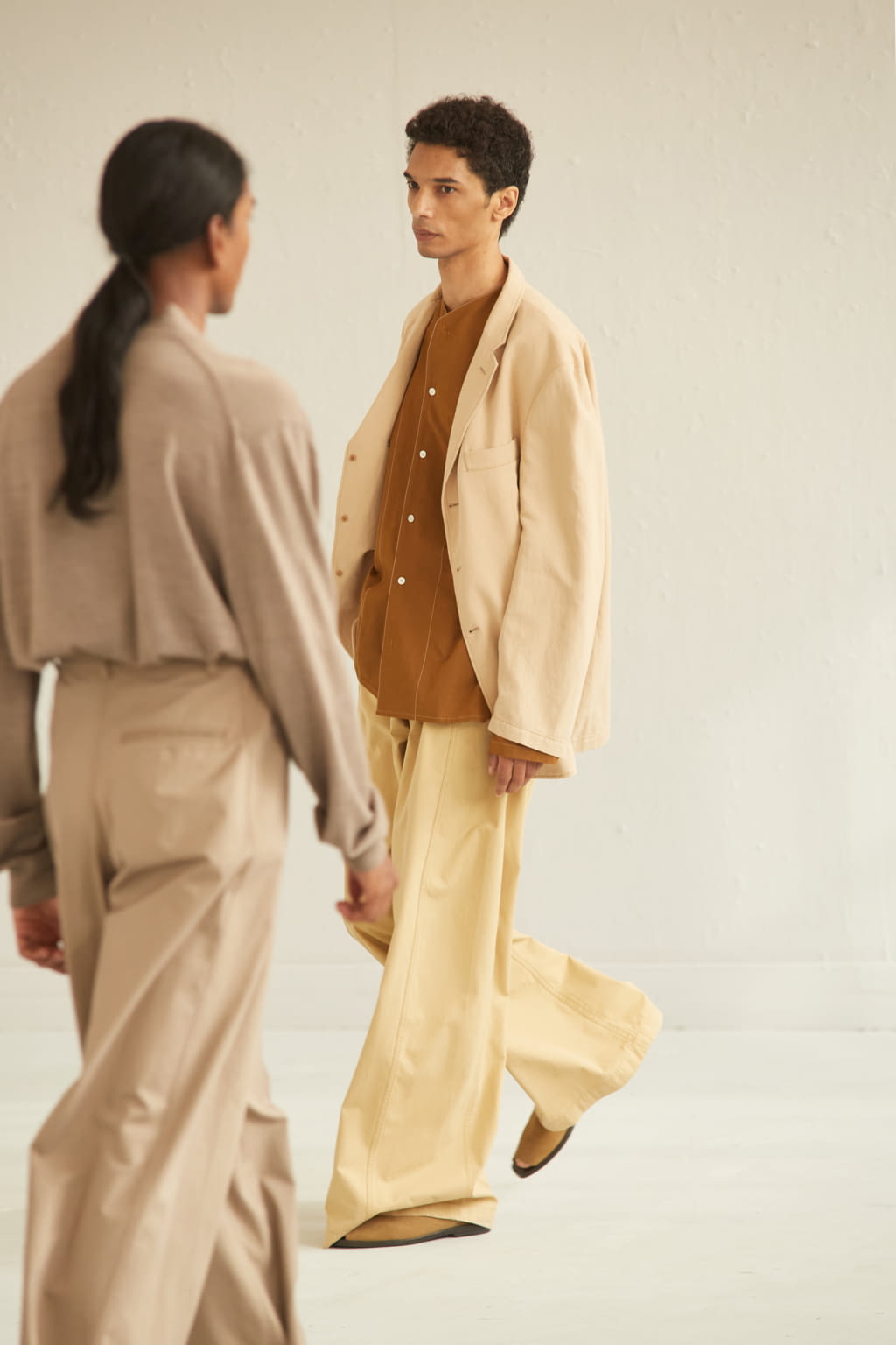 Fashion Week Paris Spring/Summer 2021 look 22 from the Lemaire collection 男装