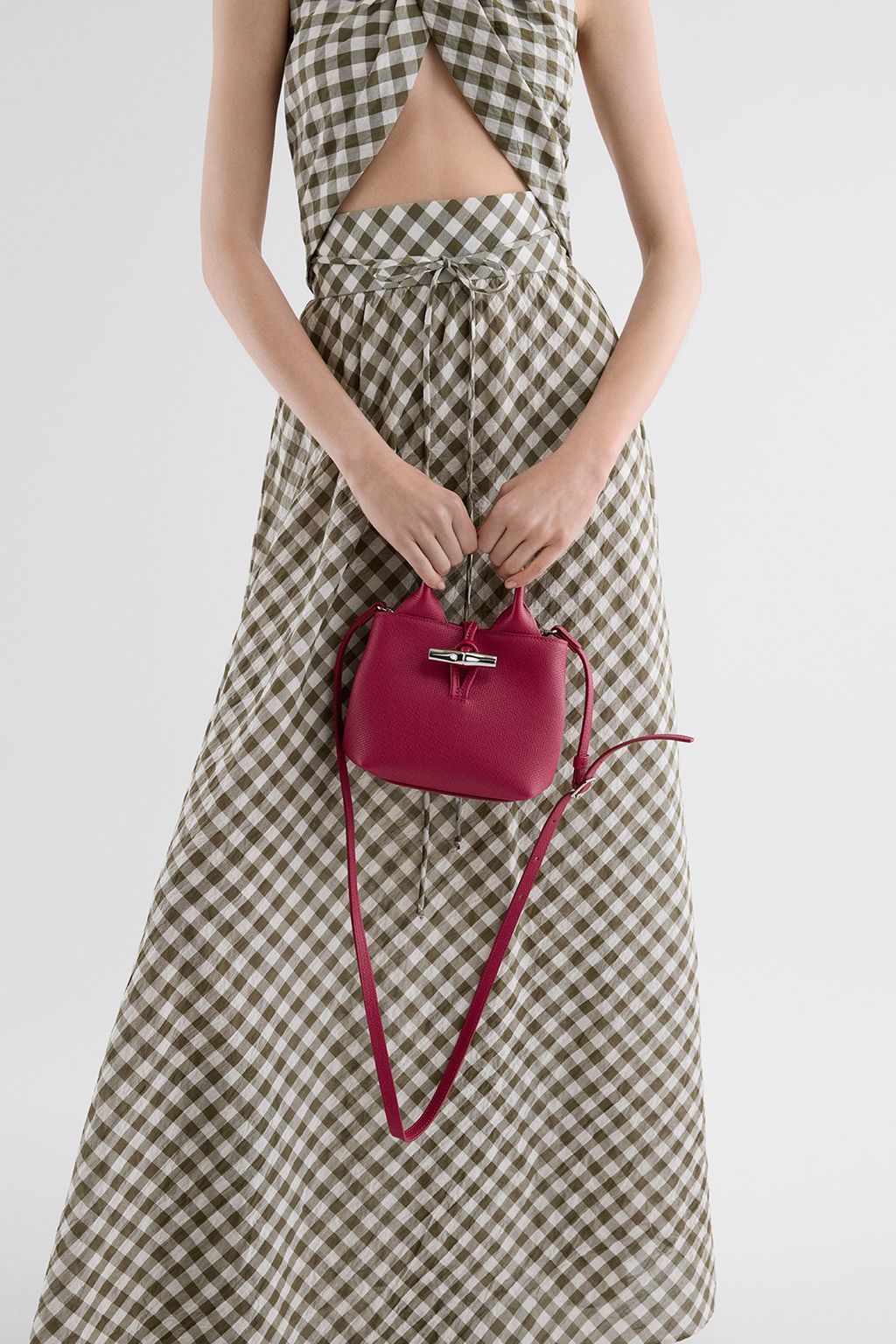 Fashion Week Paris Spring/Summer 2025 look 1 from the Longchamp collection womenswear accessories