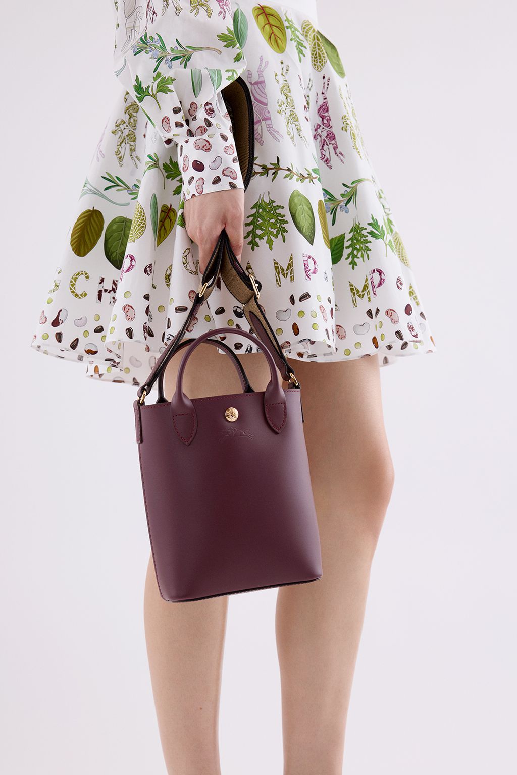 Fashion Week Paris Spring/Summer 2025 look 10 from the Longchamp collection womenswear accessories