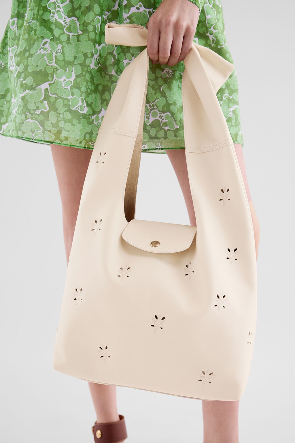 Fashion Week Paris Spring/Summer 2025 look 14 from the Longchamp collection 女装配饰