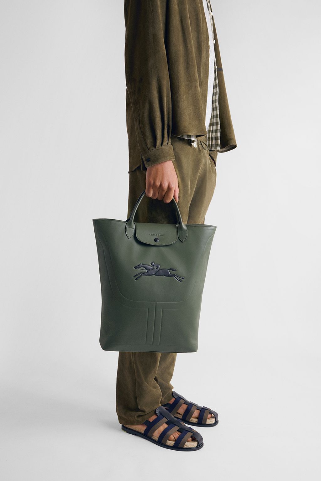 Fashion Week Paris Spring-Summer 2025 look 15 from the Longchamp collection womenswear accessories