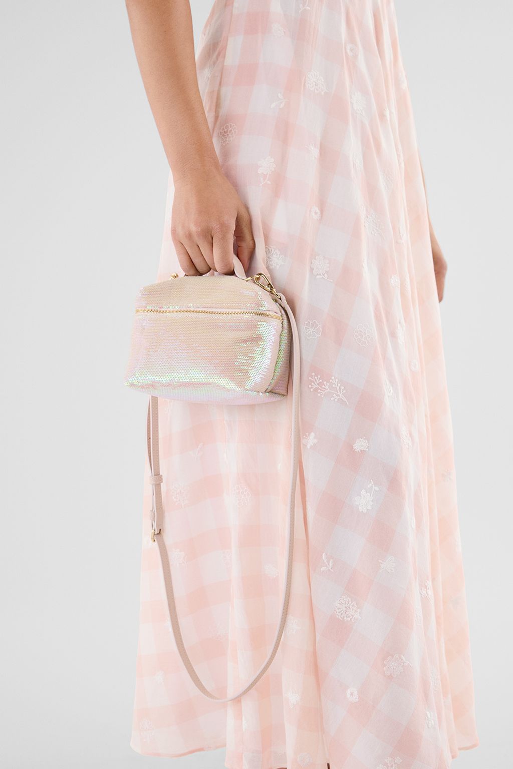 Fashion Week Paris Spring/Summer 2025 look 23 from the Longchamp collection 女装配饰