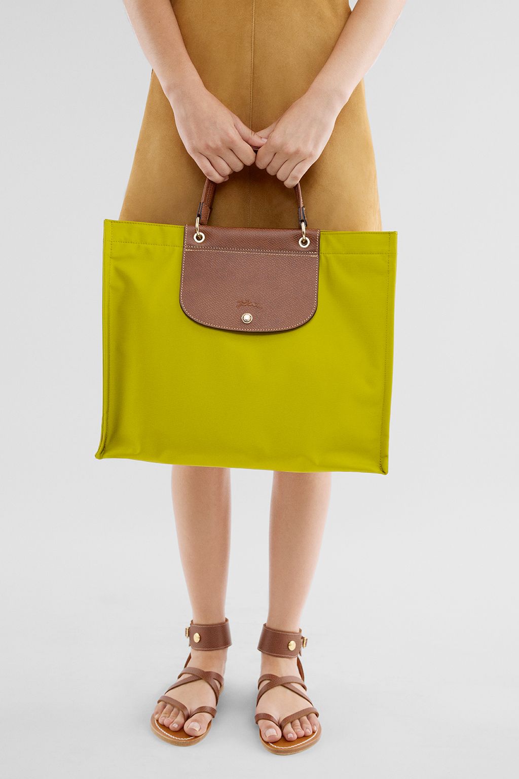 Fashion Week Paris Spring/Summer 2025 look 27 from the Longchamp collection 女装配饰